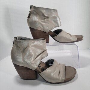 OTBT Women's 9 Patchouli Heeled Sandal Silver Metallic Open Toe Chunky Heel Cute
